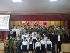 В школе п.Горный прошел большой фестиваль "Возьмемся за руки, друзья!"