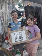 В преддверии Рождества дети собирают посылки участникам СВО