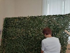 Краснопартизанские мастерицы организовали мастер-класс по изготовлению масксетей и чебурашек-талисманов