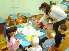 С воспитанниками  детского сада «Родничок» провели патриотическое занятие