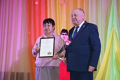 Свет добра и мудрости: в Районном доме культуры чествовали педагогов