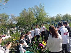  Парад у дома, организованный юными жителями села Сулак, посвящён 80-летию Великой Победы