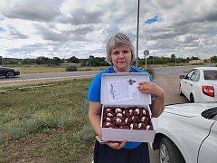 Краснопартизанские мастерицы организовали мастер-класс по изготовлению масксетей и чебурашек-талисманов