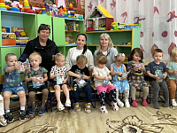 Волонтеры "За наших" устроили праздник для малышей в День защиты детей