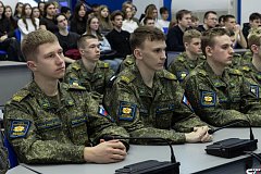 Военкор НТВ встретился с молодежью Саратова