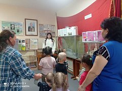 Малыши впервые побывали в музейной комнате