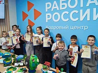 Кадровый центр «Работа России» Краснопартизанского района организовал для школьников конкурс поделок ко Всероссийскому Дню Земли